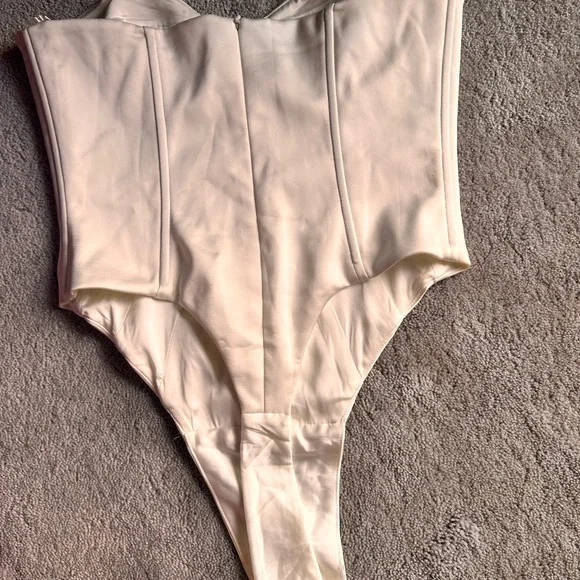 Oh Polly Power of Love Bodysuit in Oyster White - Picture 5 of 5